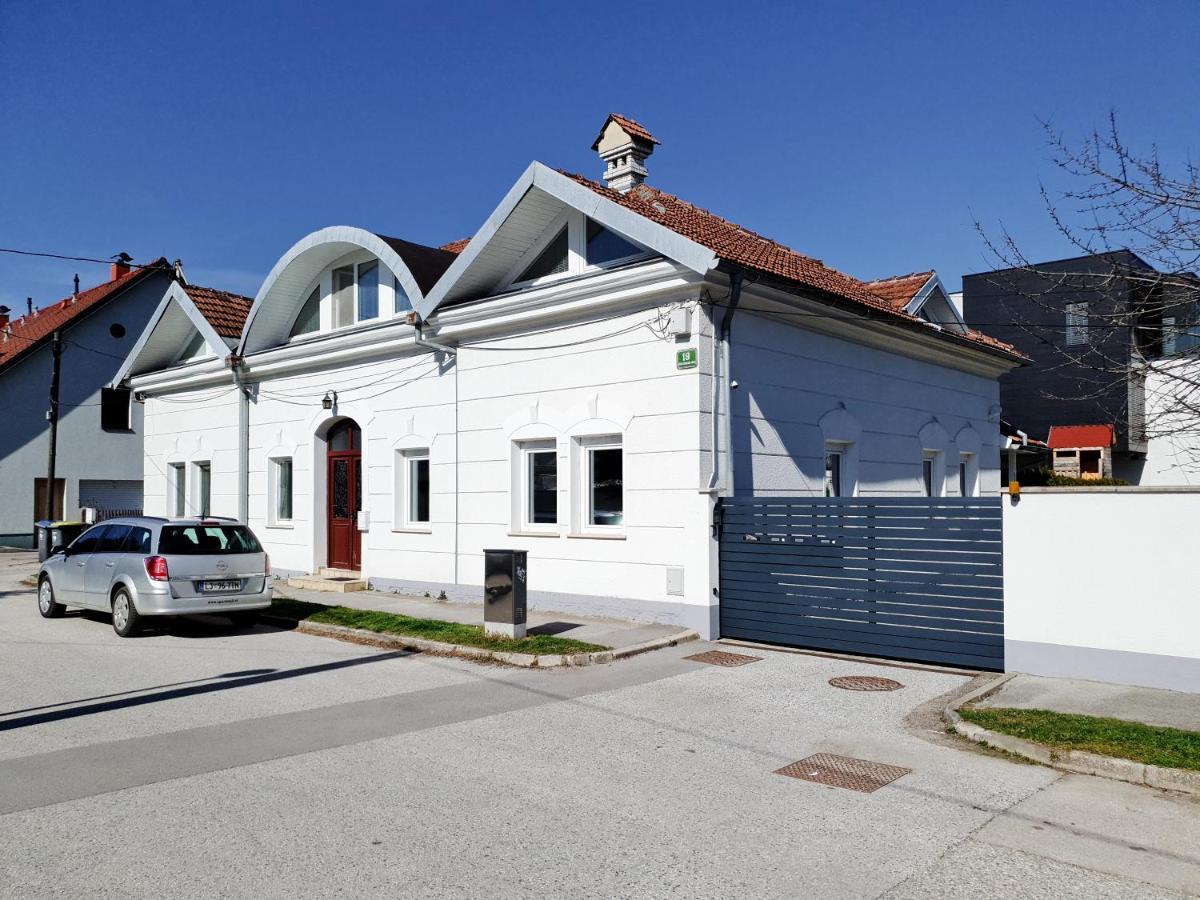 Charming Apartment Mila In Privat House With Free Parking Ljubljana Exterior photo